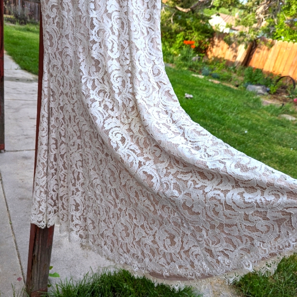 Romantic Tadashi Shoji Wedding Dress - Picture 7 of 14